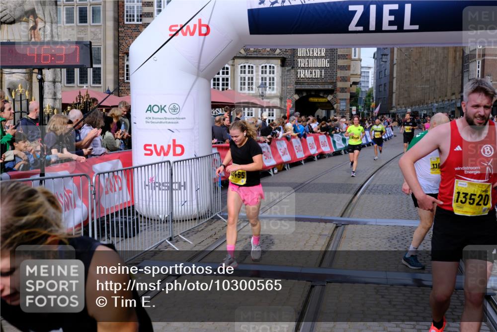 13.09.2026 - 21. swb-Marathon Bremen Tim E. http://msf.ph/oto/10300565 13.09.2026 10:41:54 Ziel 10341, 11426, 11527, 11628, 11944, 12246, 12442, 12455, 13586, 13600 meine-sportfotos.de