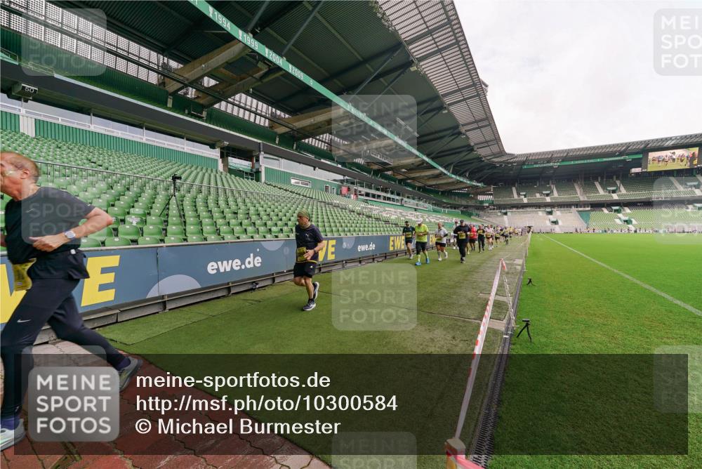 13.09.2026 - 21. swb-Marathon Bremen Michael Burmester http://msf.ph/oto/10300584 13.09.2026 10:40:53 Laufen im Stadion 10155, 10156, 10163, 10169, 10213, 10234, 10247, 10279, 10280, 10299, 10313, 10321, 10354, 10386, 10399, 10406, 10414, 10417, 10419, 10424, 10435, 10455, 10483, 10484, 10493, 10501, 10527, 10545, 10547, 10556, 10570, 10576, 10580, 10582, 10586, 10599, 10611, 10616, 10644, 10653, 10660, 10694, 10696, 10705, 10706, 10712, 10719, 10722, 10737, 10743, 10751, 10766, 10768, 10776, 10804, 10859, 11043, 11048, 11239 meine-sportfotos.de