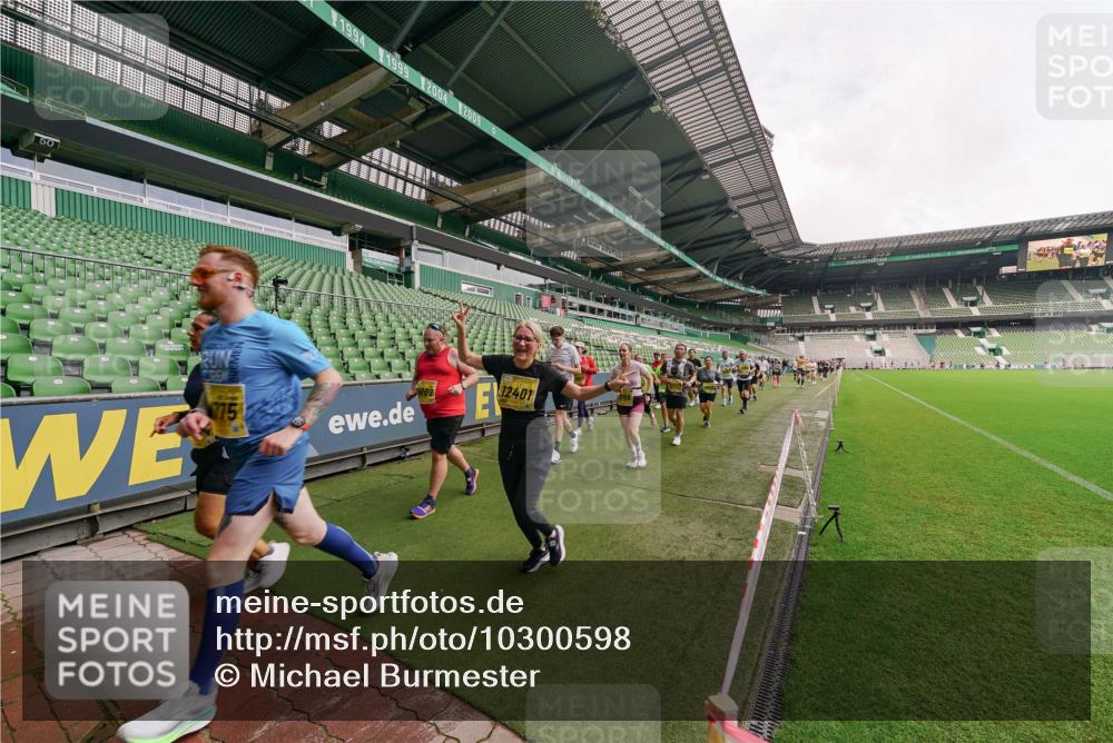 13.09.2026 - 21. swb-Marathon Bremen Michael Burmester http://msf.ph/oto/10300598 13.09.2026 10:41:00 Laufen im Stadion 10155, 10156, 10163, 10169, 10213, 10234, 10247, 10299, 10313, 10321, 10354, 10386, 10399, 10406, 10414, 10417, 10419, 10422, 10424, 10435, 10455, 10461, 10462, 10483, 10484, 10527, 10545, 10547, 10556, 10570, 10580, 10582, 10586, 10599, 10611, 10616, 10644, 10653, 10660, 10694, 10696, 10705, 10706, 10712, 10719, 10722, 10737, 10743, 10751, 10766, 10768, 10776, 10804, 10859, 10889, 11043, 11048, 11239 meine-sportfotos.de