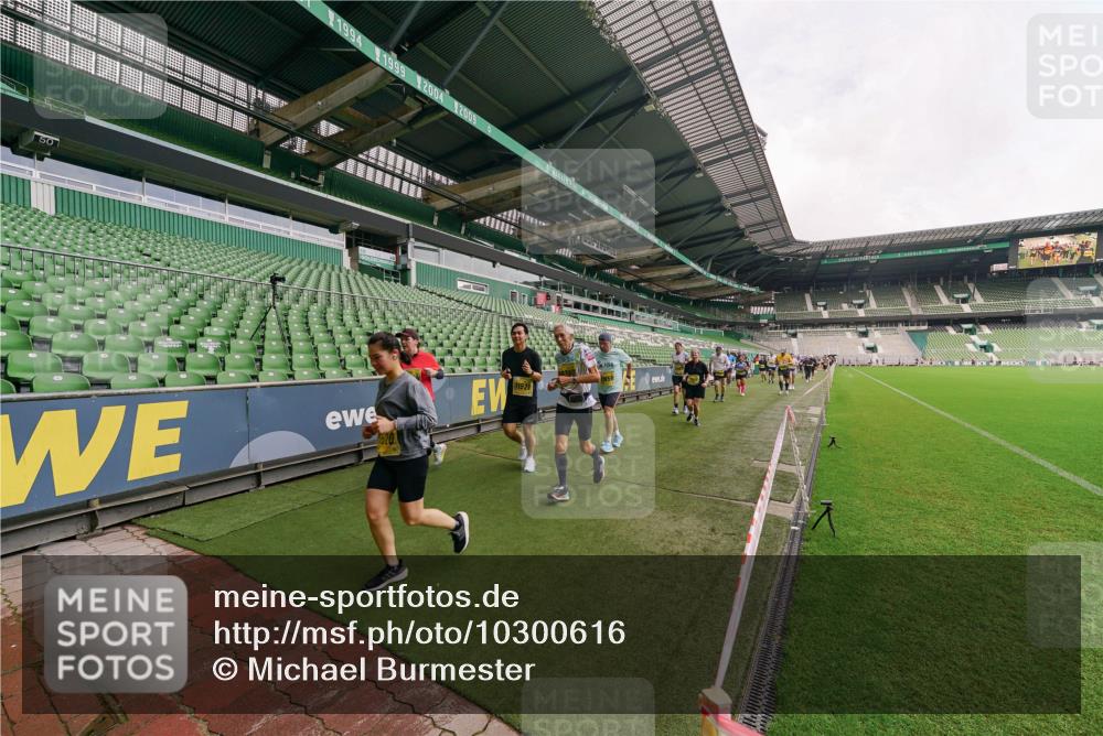 13.09.2026 - 21. swb-Marathon Bremen Michael Burmester http://msf.ph/oto/10300616 13.09.2026 10:41:04 Laufen im Stadion 10155, 10156, 10163, 10169, 10213, 10234, 10247, 10299, 10313, 10321, 10354, 10386, 10399, 10406, 10414, 10417, 10419, 10422, 10424, 10435, 10455, 10461, 10462, 10483, 10484, 10527, 10545, 10547, 10570, 10580, 10582, 10586, 10599, 10611, 10644, 10653, 10694, 10696, 10705, 10706, 10719, 10722, 10737, 10751, 10766, 10768, 10776, 10804, 10859, 10889, 11043, 11048, 11239 meine-sportfotos.de