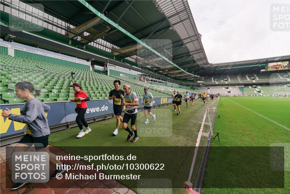 13.09.2026 - 21. swb-Marathon Bremen Michael Burmester http://msf.ph/oto/10300622 13.09.2026 10:41:04 Laufen im Stadion 10155, 10156, 10163, 10169, 10213, 10234, 10247, 10299, 10313, 10321, 10354, 10386, 10399, 10406, 10414, 10417, 10419, 10422, 10424, 10435, 10455, 10461, 10462, 10483, 10484, 10527, 10545, 10547, 10570, 10580, 10582, 10586, 10599, 10611, 10644, 10653, 10694, 10696, 10705, 10706, 10719, 10722, 10737, 10751, 10766, 10768, 10776, 10804, 10859, 10889, 11043, 11048, 11239 meine-sportfotos.de
