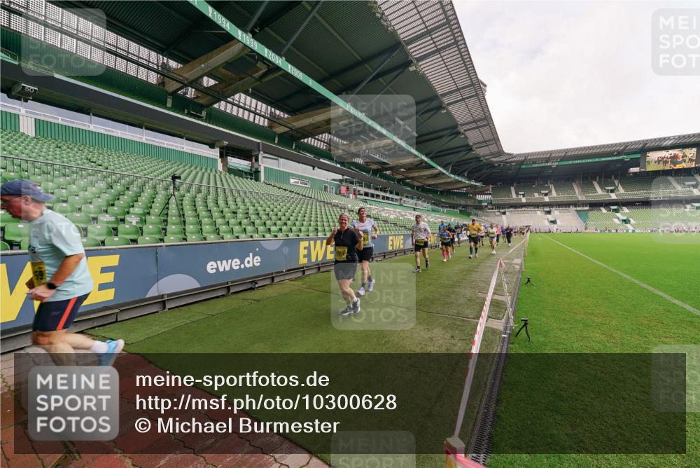 13.09.2026 - 21. swb-Marathon Bremen Michael Burmester http://msf.ph/oto/10300628 13.09.2026 10:41:06 Laufen im Stadion 10155, 10156, 10163, 10169, 10213, 10234, 10247, 10299, 10313, 10321, 10354, 10386, 10399, 10406, 10414, 10417, 10419, 10422, 10424, 10435, 10455, 10461, 10462, 10483, 10484, 10527, 10545, 10546, 10547, 10570, 10580, 10582, 10586, 10599, 10611, 10644, 10653, 10694, 10696, 10705, 10706, 10719, 10722, 10737, 10751, 10766, 10768, 10776, 10804, 10859, 10889, 11043, 11048, 11239 meine-sportfotos.de