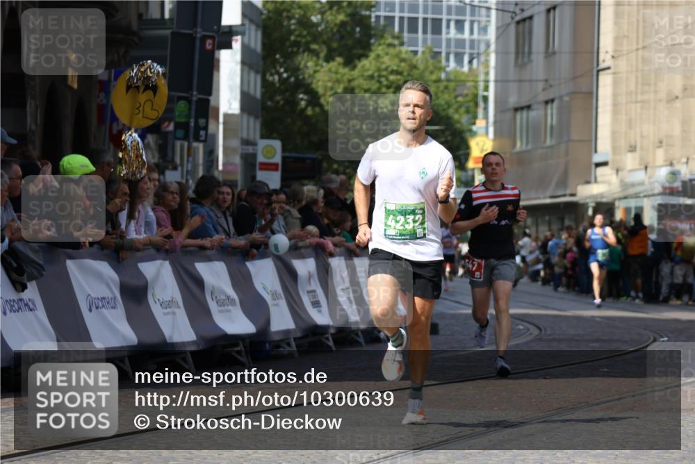 13.09.2026 - 21. swb-Marathon Bremen Strokosch-Dieckow http://msf.ph/oto/10300639 13.09.2026 12:50:21 Ziel 547, 520, 4232, 8075 meine-sportfotos.de