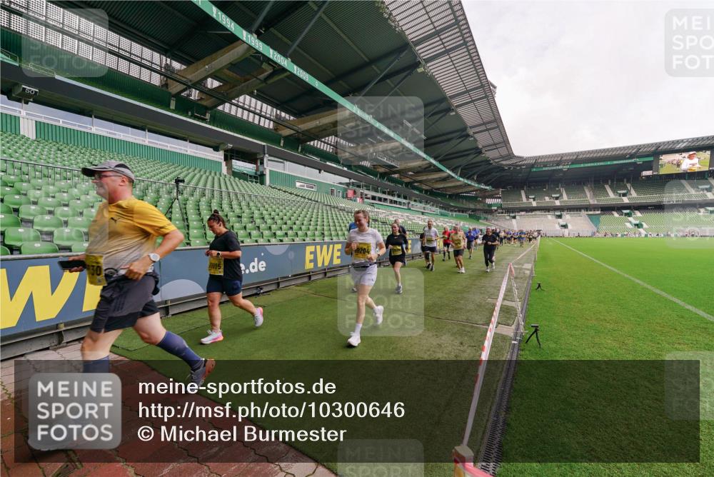 13.09.2026 - 21. swb-Marathon Bremen Michael Burmester http://msf.ph/oto/10300646 13.09.2026 10:41:12 Laufen im Stadion 10155, 10156, 10163, 10169, 10213, 10234, 10247, 10299, 10313, 10321, 10354, 10386, 10399, 10406, 10414, 10417, 10419, 10422, 10424, 10435, 10455, 10461, 10462, 10483, 10484, 10527, 10545, 10546, 10547, 10570, 10580, 10582, 10586, 10599, 10611, 10644, 10653, 10694, 10696, 10705, 10706, 10719, 10722, 10737, 10751, 10766, 10768, 10776, 10804, 10859, 10889, 10977, 11043, 11048, 11239 meine-sportfotos.de