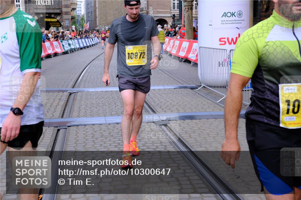 13.09.2026 - 21. swb-Marathon Bremen Tim E. http://msf.ph/oto/10300647 13.09.2026 10:42:05 Ziel 10341, 10972, 11426, 11527, 12246, 12455, 12468, 13586 meine-sportfotos.de