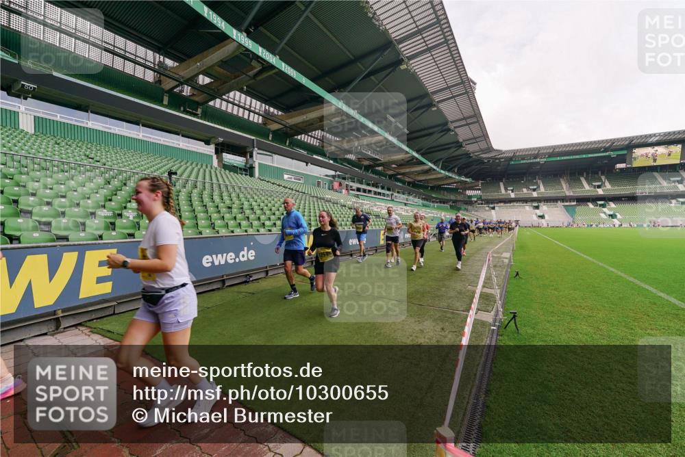 13.09.2026 - 21. swb-Marathon Bremen Michael Burmester http://msf.ph/oto/10300655 13.09.2026 10:41:13 Laufen im Stadion 10155, 10156, 10163, 10169, 10213, 10234, 10247, 10299, 10313, 10321, 10354, 10386, 10399, 10406, 10414, 10417, 10419, 10422, 10424, 10435, 10455, 10461, 10462, 10483, 10484, 10527, 10545, 10546, 10547, 10570, 10582, 10586, 10599, 10611, 10644, 10653, 10694, 10696, 10705, 10706, 10719, 10722, 10737, 10751, 10766, 10768, 10776, 10804, 10859, 10889, 10909, 10963, 10977, 11043, 11048, 11239 meine-sportfotos.de