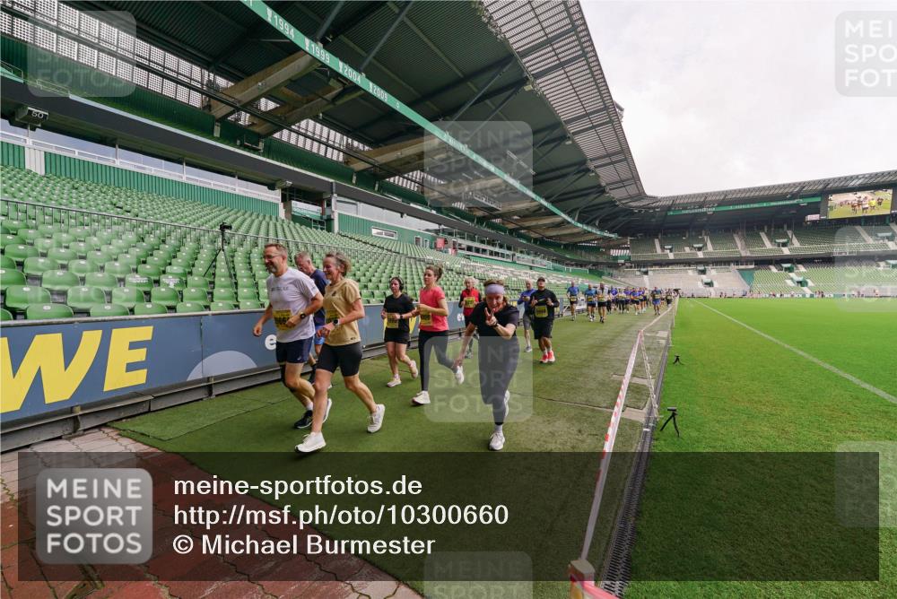 13.09.2026 - 21. swb-Marathon Bremen Michael Burmester http://msf.ph/oto/10300660 13.09.2026 10:41:16 Laufen im Stadion 10155, 10156, 10163, 10169, 10213, 10234, 10247, 10299, 10313, 10321, 10354, 10386, 10399, 10406, 10414, 10417, 10419, 10422, 10424, 10435, 10455, 10461, 10462, 10483, 10519, 10527, 10545, 10546, 10547, 10570, 10582, 10586, 10599, 10611, 10644, 10653, 10694, 10696, 10705, 10706, 10719, 10722, 10737, 10751, 10766, 10768, 10776, 10804, 10859, 10889, 10909, 10963, 10977, 11043, 11048, 11239 meine-sportfotos.de