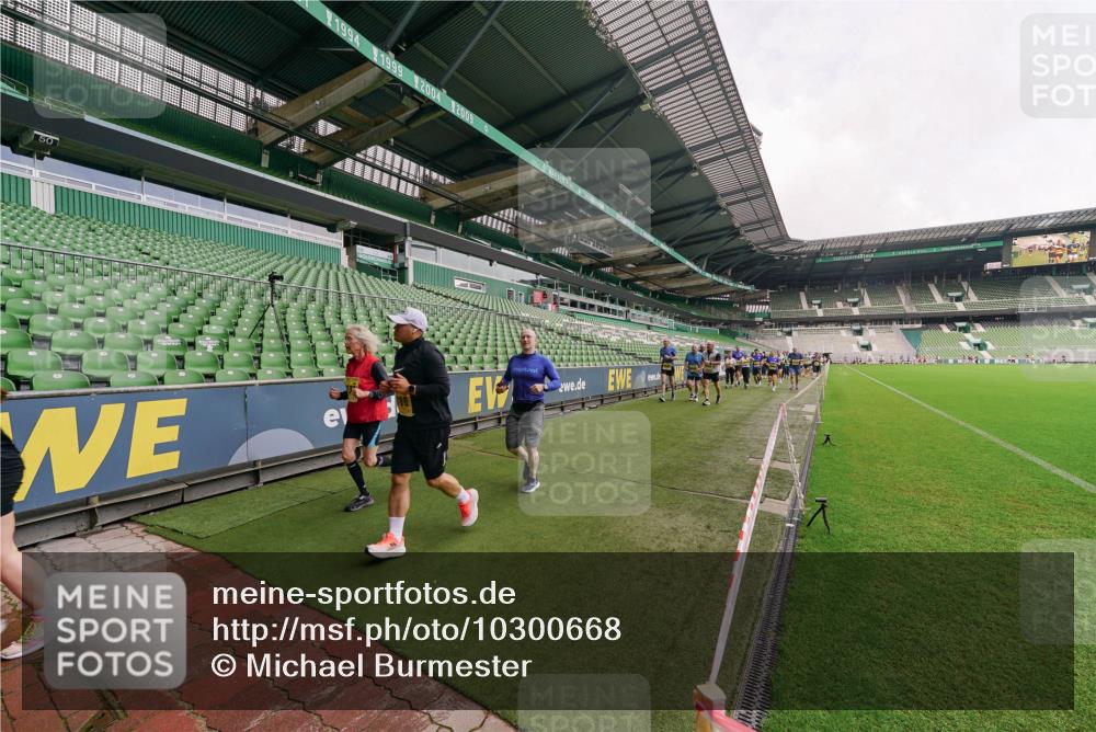 13.09.2026 - 21. swb-Marathon Bremen Michael Burmester http://msf.ph/oto/10300668 13.09.2026 10:41:18 Laufen im Stadion 10155, 10156, 10163, 10169, 10213, 10234, 10247, 10299, 10313, 10321, 10354, 10386, 10399, 10406, 10414, 10417, 10419, 10422, 10424, 10435, 10455, 10461, 10462, 10483, 10519, 10527, 10545, 10546, 10547, 10570, 10582, 10586, 10599, 10611, 10644, 10653, 10694, 10696, 10705, 10706, 10719, 10722, 10751, 10766, 10768, 10776, 10804, 10859, 10889, 10909, 10963, 10977, 11043, 11048, 11239 meine-sportfotos.de