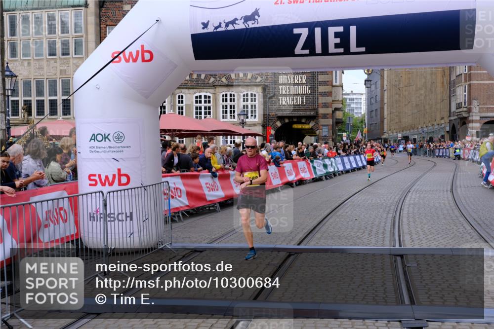 13.09.2026 - 21. swb-Marathon Bremen Tim E. http://msf.ph/oto/10300684 13.09.2026 10:42:12 Ziel 10972, 12468, 13621 meine-sportfotos.de