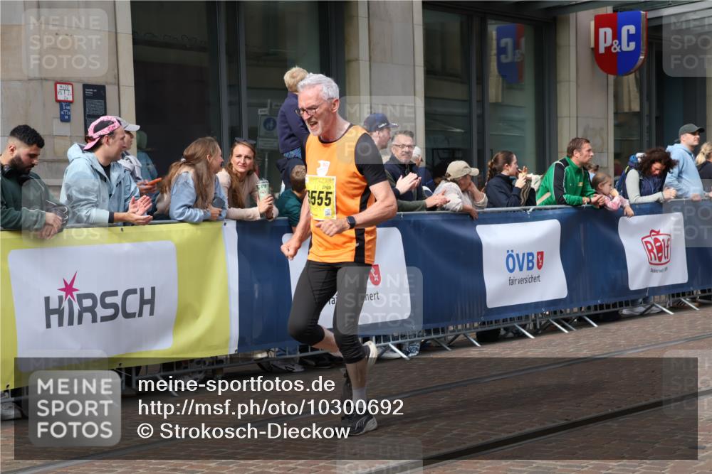 13.09.2026 - 21. swb-Marathon Bremen Strokosch-Dieckow http://msf.ph/oto/10300692 13.09.2026 10:48:52 Ziel 10253, 10293, 10294, 10392, 10514, 10566, 10655, 11316, 11567, 11621, 11891, 11896, 11984, 12027, 12132, 12149, 12350, 12450, 12529, 13555, 13577, 10231, 10269, 10489, 10538, 10770, 10815, 10917, 10993, 11196, 11372, 11611, 11885, 12204, 13512, 13555 meine-sportfotos.de