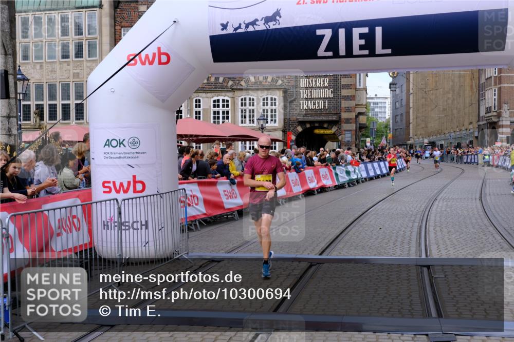 13.09.2026 - 21. swb-Marathon Bremen Tim E. http://msf.ph/oto/10300694 13.09.2026 10:42:13 Ziel 10972, 12468, 13621 meine-sportfotos.de