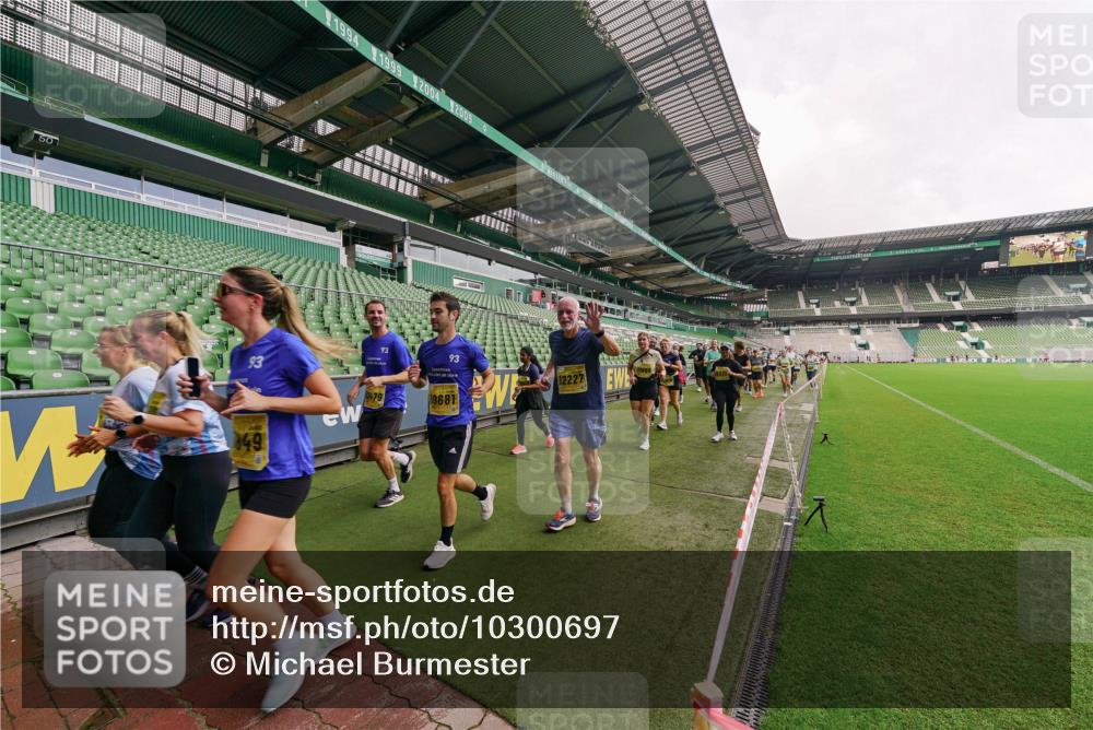 13.09.2026 - 21. swb-Marathon Bremen Michael Burmester http://msf.ph/oto/10300697 13.09.2026 10:41:26 Laufen im Stadion 10155, 10156, 10163, 10169, 10213, 10247, 10299, 10313, 10321, 10354, 10386, 10399, 10406, 10414, 10417, 10419, 10422, 10424, 10435, 10455, 10461, 10462, 10483, 10519, 10527, 10545, 10546, 10547, 10570, 10582, 10586, 10611, 10644, 10653, 10694, 10696, 10705, 10706, 10719, 10722, 10751, 10766, 10768, 10776, 10804, 10859, 10889, 10909, 10963, 10977, 11043, 11048, 11084, 11085, 11239 meine-sportfotos.de