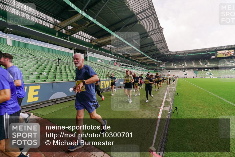13.09.2026 - 21. swb-Marathon Bremen Michael Burmester http://msf.ph/oto/10300701 13.09.2026 10:41:27 Laufen im Stadion 10155, 10156, 10163, 10169, 10213, 10247, 10299, 10313, 10321, 10354, 10386, 10399, 10406, 10414, 10417, 10419, 10422, 10424, 10435, 10455, 10461, 10462, 10483, 10519, 10527, 10545, 10546, 10547, 10570, 10582, 10586, 10611, 10644, 10653, 10694, 10696, 10705, 10706, 10719, 10722, 10751, 10766, 10768, 10776, 10804, 10859, 10889, 10909, 10963, 10977, 11043, 11048, 11084, 11085, 11239 meine-sportfotos.de