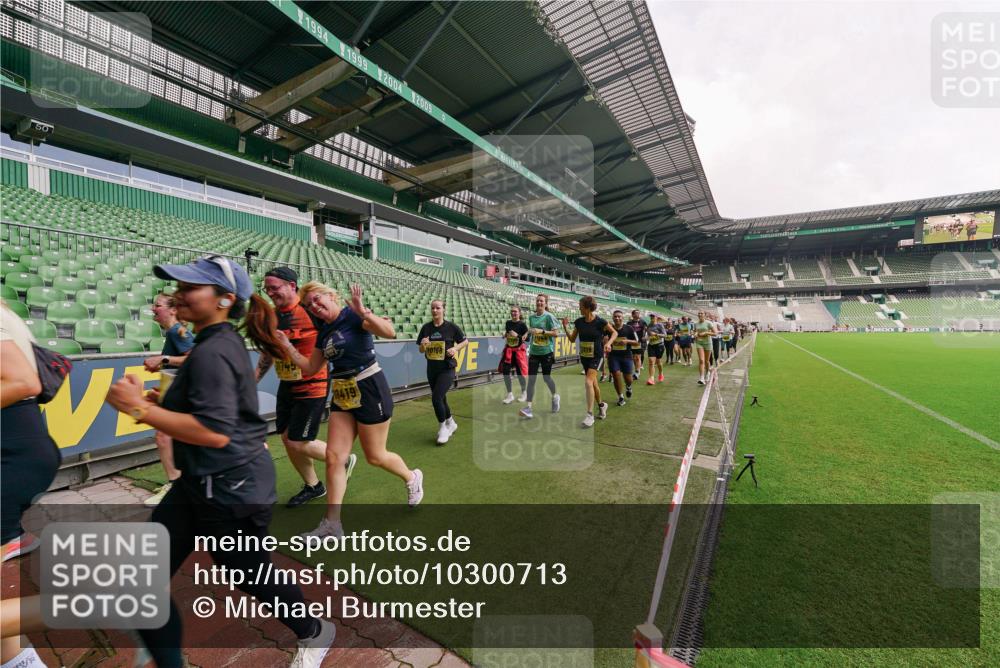 13.09.2026 - 21. swb-Marathon Bremen Michael Burmester http://msf.ph/oto/10300713 13.09.2026 10:41:29 Laufen im Stadion 10155, 10156, 10163, 10169, 10213, 10247, 10299, 10313, 10321, 10354, 10395, 10396, 10399, 10406, 10414, 10417, 10419, 10422, 10424, 10435, 10455, 10461, 10462, 10483, 10519, 10527, 10545, 10546, 10547, 10570, 10582, 10586, 10611, 10644, 10694, 10696, 10705, 10706, 10719, 10722, 10751, 10766, 10768, 10776, 10804, 10859, 10889, 10909, 10963, 10977, 11043, 11048, 11084, 11085, 11239 meine-sportfotos.de