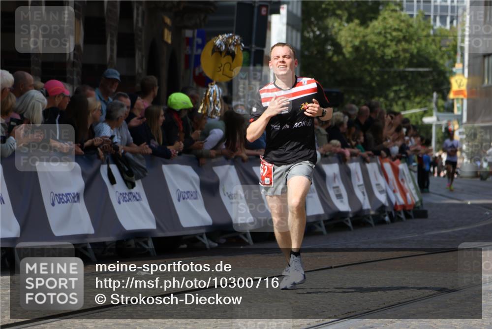 13.09.2026 - 21. swb-Marathon Bremen Strokosch-Dieckow http://msf.ph/oto/10300716 13.09.2026 12:50:24 Ziel 547, 7692, 8075 meine-sportfotos.de