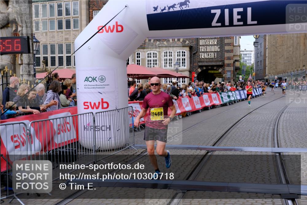 13.09.2026 - 21. swb-Marathon Bremen Tim E. http://msf.ph/oto/10300718 13.09.2026 10:42:13 Ziel 10972, 12468, 13621 meine-sportfotos.de
