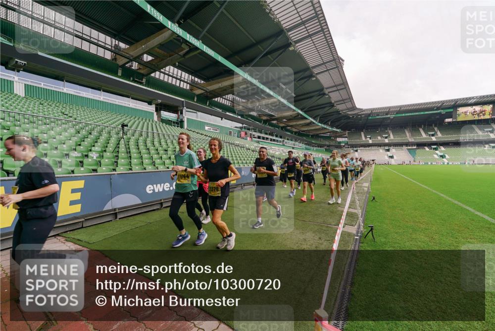 13.09.2026 - 21. swb-Marathon Bremen Michael Burmester http://msf.ph/oto/10300720 13.09.2026 10:41:31 Laufen im Stadion 10148, 10155, 10163, 10169, 10213, 10247, 10299, 10313, 10321, 10354, 10395, 10396, 10399, 10406, 10414, 10417, 10419, 10422, 10424, 10435, 10455, 10461, 10462, 10483, 10519, 10527, 10545, 10546, 10547, 10570, 10582, 10586, 10611, 10644, 10694, 10696, 10705, 10706, 10719, 10722, 10766, 10768, 10776, 10804, 10859, 10889, 10909, 10963, 10977, 11043, 11048, 11084, 11085, 11097, 11098, 11239 meine-sportfotos.de