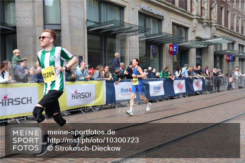 13.09.2026 - 21. swb-Marathon Bremen Strokosch-Dieckow http://msf.ph/oto/10300723 13.09.2026 10:48:55 Ziel 10253, 10293, 10294, 10392, 10514, 10566, 10655, 11316, 11567, 11621, 11891, 11896, 11984, 12132, 12149, 12350, 12376, 12450, 12529, 13577, 10253, 10293, 10538, 10815, 10917, 11196, 11372, 11611, 11885, 12027, 12204, 13512, 13555 meine-sportfotos.de