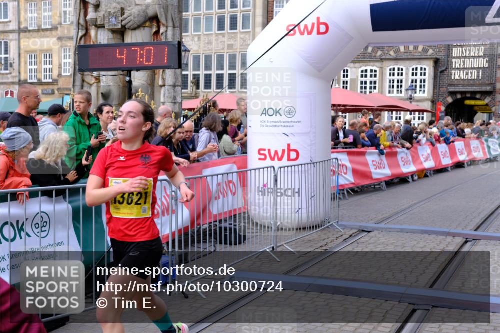 13.09.2026 - 21. swb-Marathon Bremen Tim E. http://msf.ph/oto/10300724 13.09.2026 10:42:18 Ziel 12426, 12468, 13585, 13621 meine-sportfotos.de