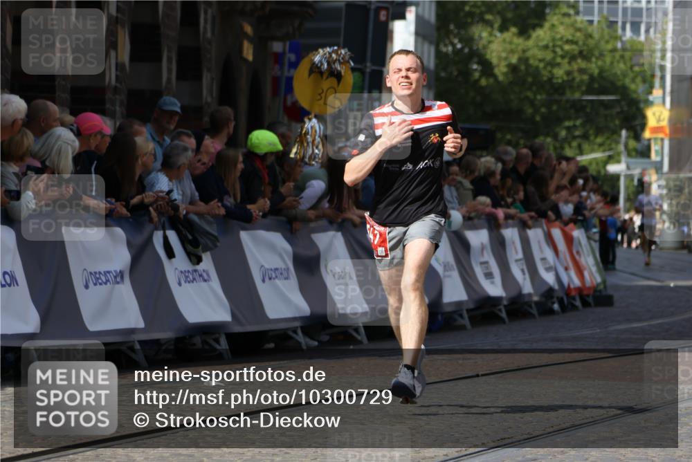 13.09.2026 - 21. swb-Marathon Bremen Strokosch-Dieckow http://msf.ph/oto/10300729 13.09.2026 12:50:24 Ziel 547, 7692, 8075 meine-sportfotos.de