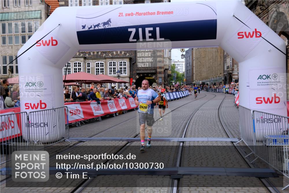 13.09.2026 - 21. swb-Marathon Bremen Tim E. http://msf.ph/oto/10300730 13.09.2026 10:42:22 Ziel 12426, 12468, 13585, 13621 meine-sportfotos.de