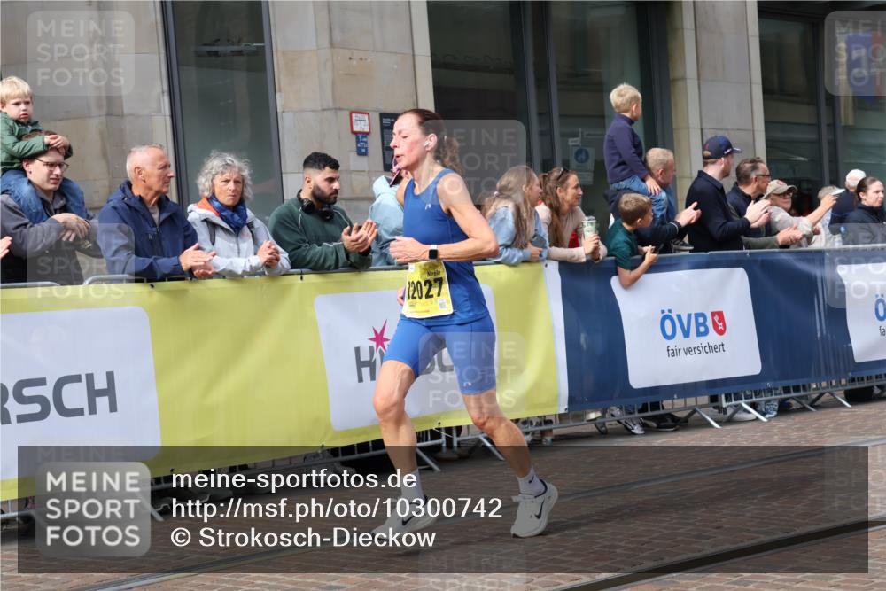 13.09.2026 - 21. swb-Marathon Bremen Strokosch-Dieckow http://msf.ph/oto/10300742 13.09.2026 10:48:55 Ziel 10253, 10293, 10294, 10392, 10514, 10566, 10655, 11316, 11567, 11621, 11891, 11896, 11984, 12132, 12149, 12350, 12376, 12450, 12529, 13577, 10253, 10293, 10538, 10815, 10917, 11196, 11372, 11611, 11885, 12027, 12204, 13512, 13555 meine-sportfotos.de