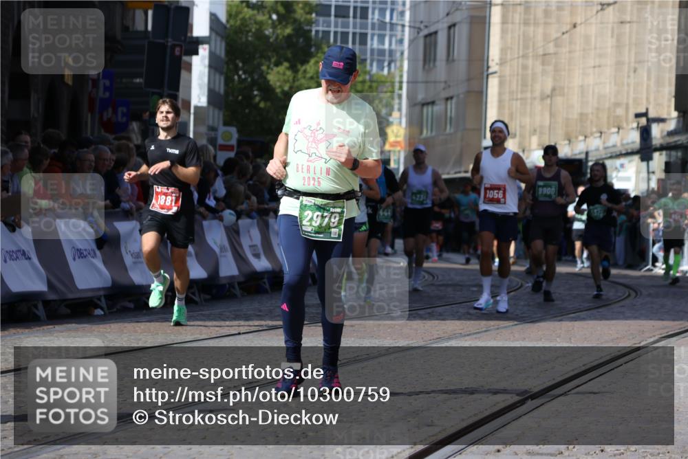 13.09.2026 - 21. swb-Marathon Bremen Strokosch-Dieckow http://msf.ph/oto/10300759 13.09.2026 13:21:11 Ziel 541, 769, 854, 1056, 1881, 2425, 2640, 3356, 3866, 3933, 4126, 4316, 4465, 4482, 4612, 5161, 5213, 5954, 6177, 6401, 6680, 7517, 7902, 8005, 8141, 8622, 8804, 8971, 9691, 13126, 226, 2979, 3202, 3534, 4234, 4445, 4484, 4519, 6862, 8408, 8791, 9514, 9722, 9900 meine-sportfotos.de