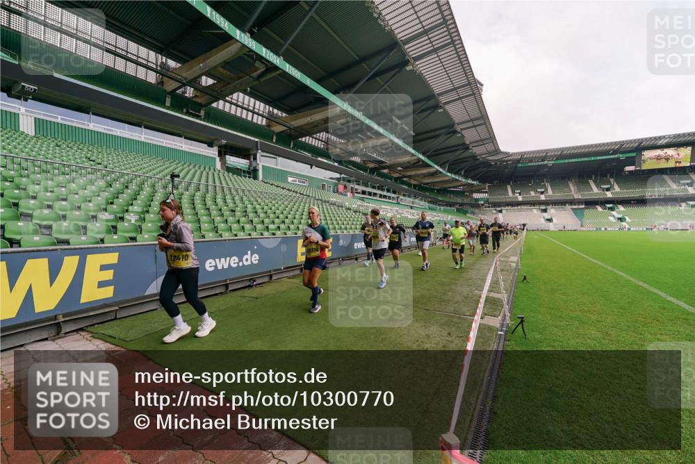 13.09.2026 - 21. swb-Marathon Bremen Michael Burmester http://msf.ph/oto/10300770 13.09.2026 10:41:41 Laufen im Stadion 10148, 10155, 10163, 10213, 10247, 10313, 10321, 10354, 10395, 10396, 10399, 10406, 10414, 10417, 10419, 10422, 10424, 10435, 10455, 10461, 10462, 10483, 10490, 10519, 10527, 10545, 10546, 10547, 10582, 10586, 10611, 10644, 10665, 10694, 10705, 10706, 10719, 10722, 10766, 10768, 10776, 10804, 10854, 10859, 10889, 10909, 10963, 10977, 11027, 11043, 11048, 11084, 11085, 11090, 11097, 11098, 11140, 11192, 11239 meine-sportfotos.de