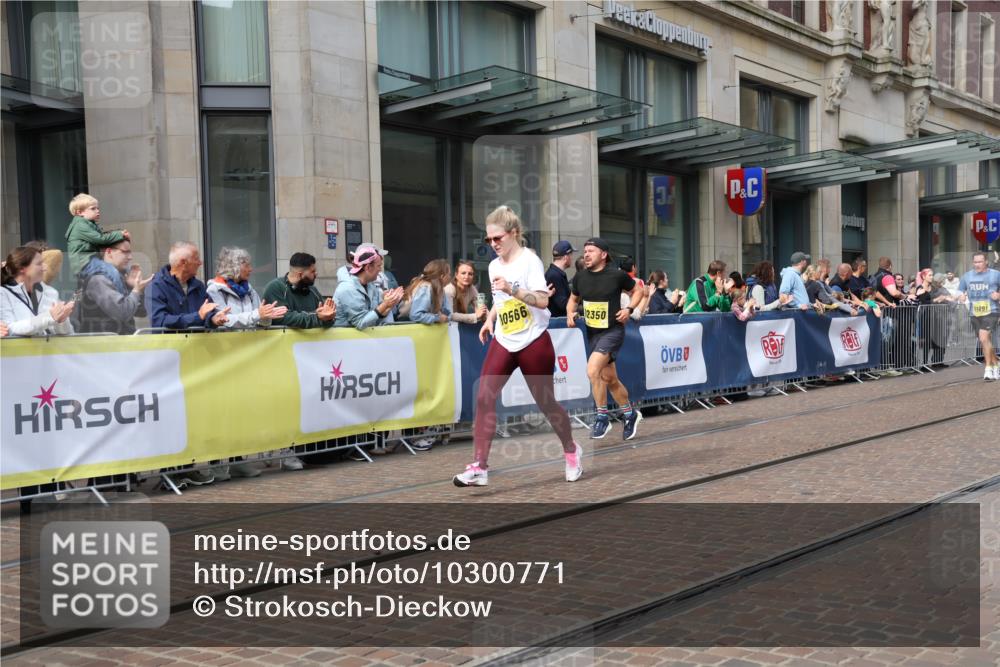 13.09.2026 - 21. swb-Marathon Bremen Strokosch-Dieckow http://msf.ph/oto/10300771 13.09.2026 10:48:59 Ziel 10294, 10392, 10514, 10655, 10739, 10846, 11191, 11316, 11567, 11621, 11635, 11891, 11896, 11984, 12132, 12149, 12376, 12450, 12529, 13577, 10253, 10293, 10566, 10815, 11372, 11885, 11891, 12027, 12204, 12350, 13512, 13555 meine-sportfotos.de