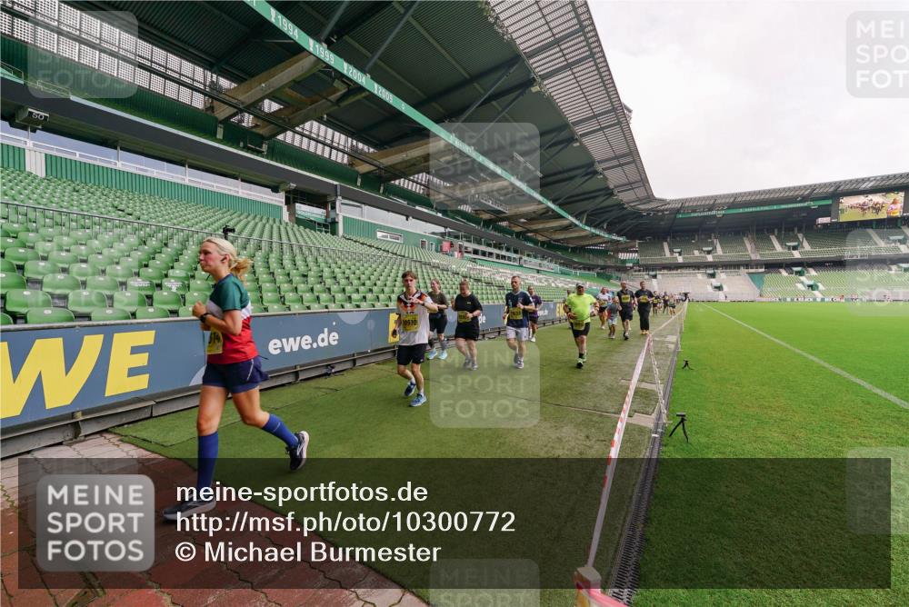 13.09.2026 - 21. swb-Marathon Bremen Michael Burmester http://msf.ph/oto/10300772 13.09.2026 10:41:42 Laufen im Stadion 10148, 10155, 10163, 10213, 10247, 10313, 10321, 10354, 10395, 10396, 10399, 10406, 10414, 10417, 10419, 10422, 10424, 10435, 10455, 10461, 10462, 10483, 10490, 10519, 10527, 10545, 10546, 10547, 10582, 10586, 10611, 10644, 10665, 10694, 10705, 10706, 10719, 10722, 10766, 10768, 10776, 10804, 10854, 10859, 10889, 10909, 10963, 10977, 11027, 11043, 11048, 11084, 11085, 11090, 11097, 11098, 11140, 11192, 11239 meine-sportfotos.de
