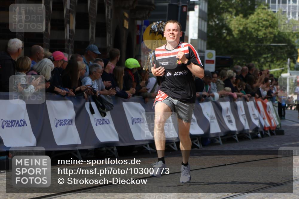 13.09.2026 - 21. swb-Marathon Bremen Strokosch-Dieckow http://msf.ph/oto/10300773 13.09.2026 12:50:25 Ziel 547, 7692, 8075 meine-sportfotos.de