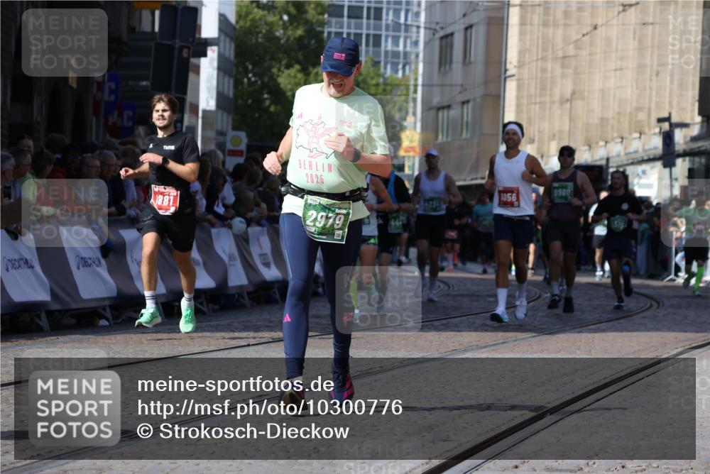 13.09.2026 - 21. swb-Marathon Bremen Strokosch-Dieckow http://msf.ph/oto/10300776 13.09.2026 13:21:11 Ziel 541, 769, 854, 1056, 1881, 2425, 2640, 3356, 3866, 3933, 4126, 4316, 4465, 4482, 4612, 5161, 5213, 5954, 6177, 6401, 6680, 7517, 7902, 8005, 8141, 8622, 8804, 8971, 9691, 13126, 226, 2979, 3202, 3534, 4234, 4445, 4484, 4519, 6862, 8408, 8791, 9514, 9722, 9900 meine-sportfotos.de