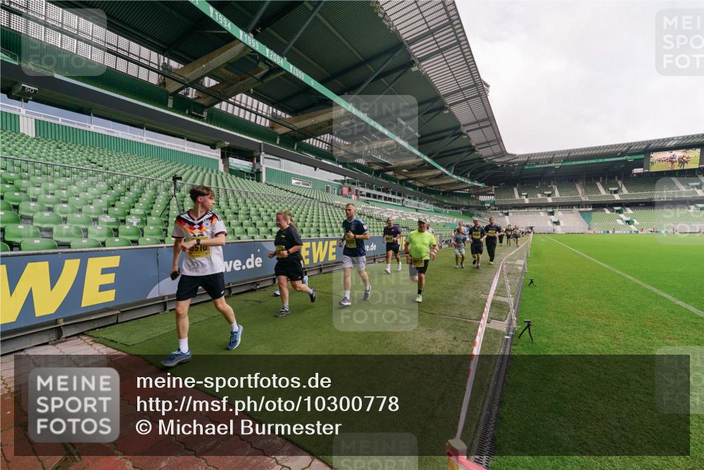 13.09.2026 - 21. swb-Marathon Bremen Michael Burmester http://msf.ph/oto/10300778 13.09.2026 10:41:42 Laufen im Stadion 10148, 10155, 10163, 10213, 10247, 10313, 10321, 10354, 10395, 10396, 10399, 10406, 10414, 10417, 10419, 10422, 10424, 10435, 10455, 10461, 10462, 10483, 10490, 10519, 10527, 10545, 10546, 10547, 10582, 10586, 10611, 10644, 10665, 10694, 10705, 10706, 10719, 10722, 10766, 10768, 10776, 10804, 10854, 10859, 10889, 10909, 10963, 10977, 11027, 11043, 11048, 11084, 11085, 11090, 11097, 11098, 11140, 11192, 11239 meine-sportfotos.de