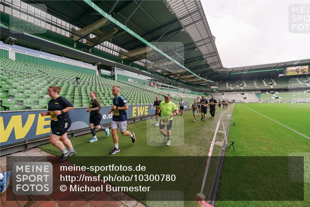 13.09.2026 - 21. swb-Marathon Bremen Michael Burmester http://msf.ph/oto/10300780 13.09.2026 10:41:43 Laufen im Stadion 10148, 10155, 10163, 10213, 10247, 10313, 10321, 10330, 10354, 10395, 10396, 10399, 10406, 10414, 10417, 10419, 10422, 10424, 10435, 10455, 10461, 10462, 10483, 10490, 10519, 10527, 10545, 10546, 10547, 10582, 10586, 10611, 10644, 10665, 10694, 10705, 10706, 10719, 10722, 10766, 10768, 10776, 10804, 10854, 10859, 10889, 10909, 10963, 10977, 11027, 11043, 11048, 11078, 11084, 11085, 11090, 11097, 11098, 11140, 11192, 11239 meine-sportfotos.de