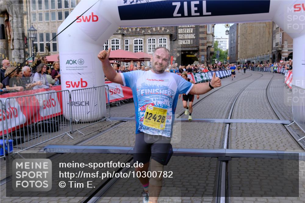 13.09.2026 - 21. swb-Marathon Bremen Tim E. http://msf.ph/oto/10300782 13.09.2026 10:42:24 Ziel 11895, 12426, 12468, 13585, 13621 meine-sportfotos.de