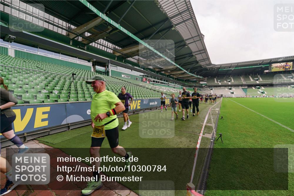 13.09.2026 - 21. swb-Marathon Bremen Michael Burmester http://msf.ph/oto/10300784 13.09.2026 10:41:44 Laufen im Stadion 10148, 10155, 10163, 10213, 10247, 10313, 10321, 10330, 10354, 10395, 10396, 10399, 10406, 10414, 10417, 10419, 10422, 10424, 10435, 10455, 10461, 10462, 10483, 10490, 10519, 10527, 10545, 10546, 10547, 10582, 10586, 10611, 10644, 10665, 10694, 10705, 10706, 10719, 10722, 10766, 10768, 10776, 10804, 10854, 10859, 10889, 10909, 10963, 10977, 11026, 11027, 11043, 11048, 11078, 11084, 11085, 11090, 11097, 11098, 11140, 11192, 11239 meine-sportfotos.de