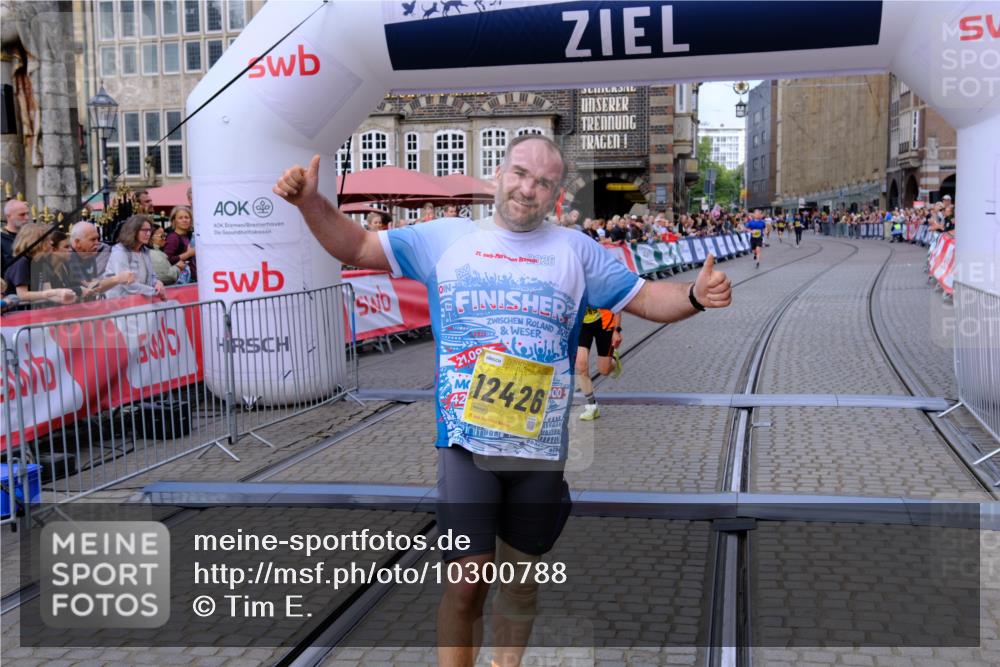 13.09.2026 - 21. swb-Marathon Bremen Tim E. http://msf.ph/oto/10300788 13.09.2026 10:42:25 Ziel 11895, 12426, 13585, 13621 meine-sportfotos.de