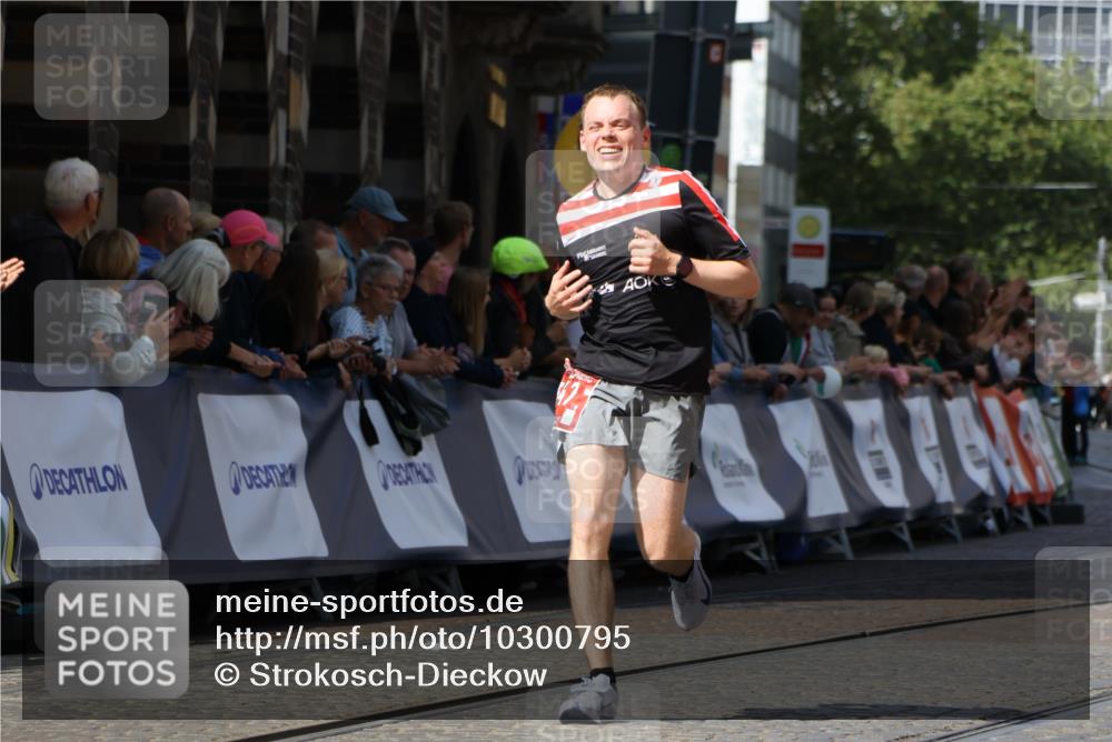 13.09.2026 - 21. swb-Marathon Bremen Strokosch-Dieckow http://msf.ph/oto/10300795 13.09.2026 12:50:25 Ziel 547, 7692, 8075 meine-sportfotos.de