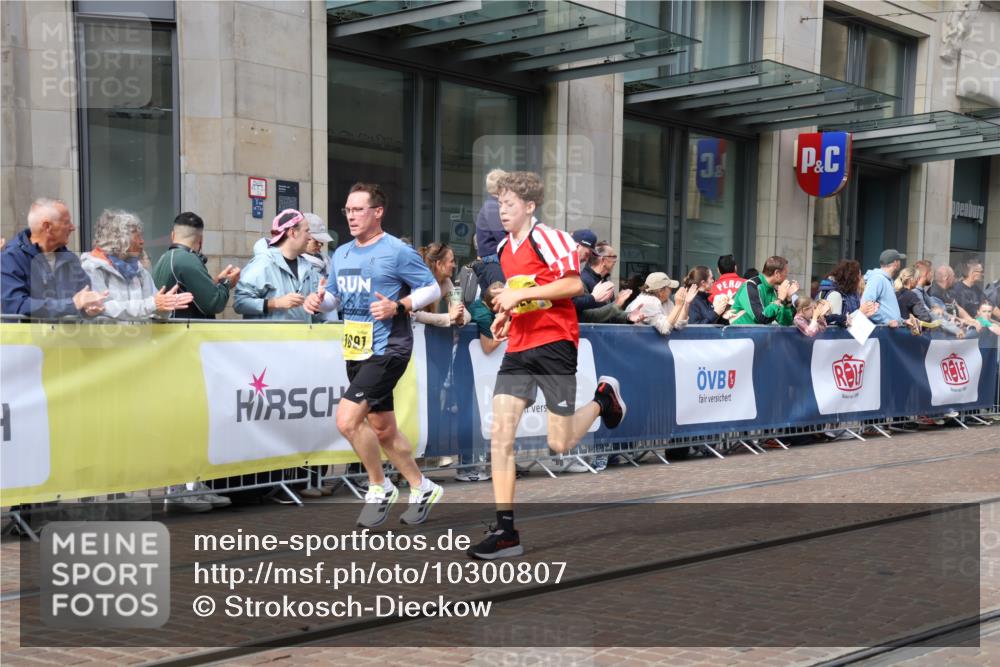 13.09.2026 - 21. swb-Marathon Bremen Strokosch-Dieckow http://msf.ph/oto/10300807 13.09.2026 10:49:02 Ziel 10294, 10392, 10514, 10655, 10739, 10835, 10846, 10910, 11092, 11191, 11316, 11567, 11621, 11635, 11896, 11984, 12132, 12149, 12376, 12450, 12529, 13577, 10253, 10293, 10392, 10566, 10815, 11885, 11891, 12027, 12204, 12350, 13512, 13555 meine-sportfotos.de