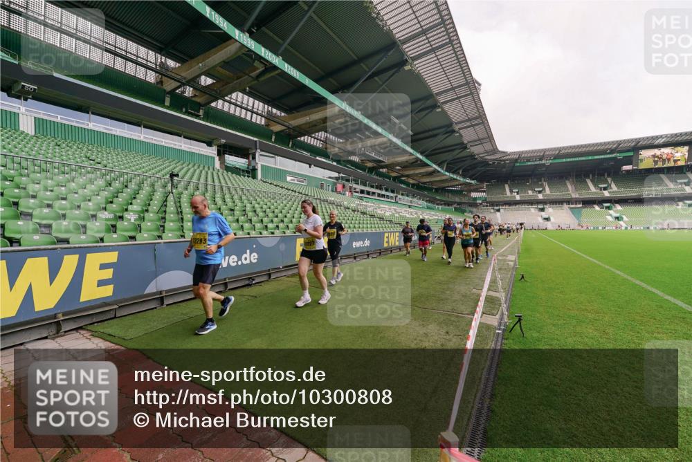 13.09.2026 - 21. swb-Marathon Bremen Michael Burmester http://msf.ph/oto/10300808 13.09.2026 10:41:50 Laufen im Stadion 10148, 10155, 10163, 10247, 10313, 10330, 10354, 10395, 10396, 10399, 10406, 10414, 10419, 10422, 10424, 10435, 10455, 10461, 10462, 10483, 10490, 10519, 10527, 10545, 10546, 10547, 10582, 10586, 10611, 10644, 10665, 10694, 10705, 10706, 10719, 10722, 10752, 10766, 10768, 10776, 10804, 10854, 10859, 10889, 10909, 10963, 10977, 11026, 11027, 11041, 11043, 11048, 11078, 11084, 11085, 11090, 11097, 11098, 11140, 11192, 11239 meine-sportfotos.de