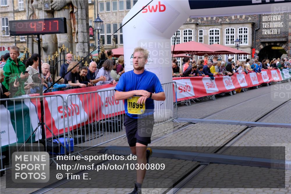 13.09.2026 - 21. swb-Marathon Bremen Tim E. http://msf.ph/oto/10300809 13.09.2026 10:42:33 Ziel 11630, 11895, 12395, 12426, 12525, 13585 meine-sportfotos.de
