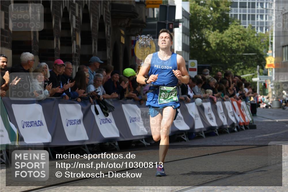13.09.2026 - 21. swb-Marathon Bremen Strokosch-Dieckow http://msf.ph/oto/10300813 13.09.2026 12:50:33 Ziel 520, 7692, 668, 8075 meine-sportfotos.de