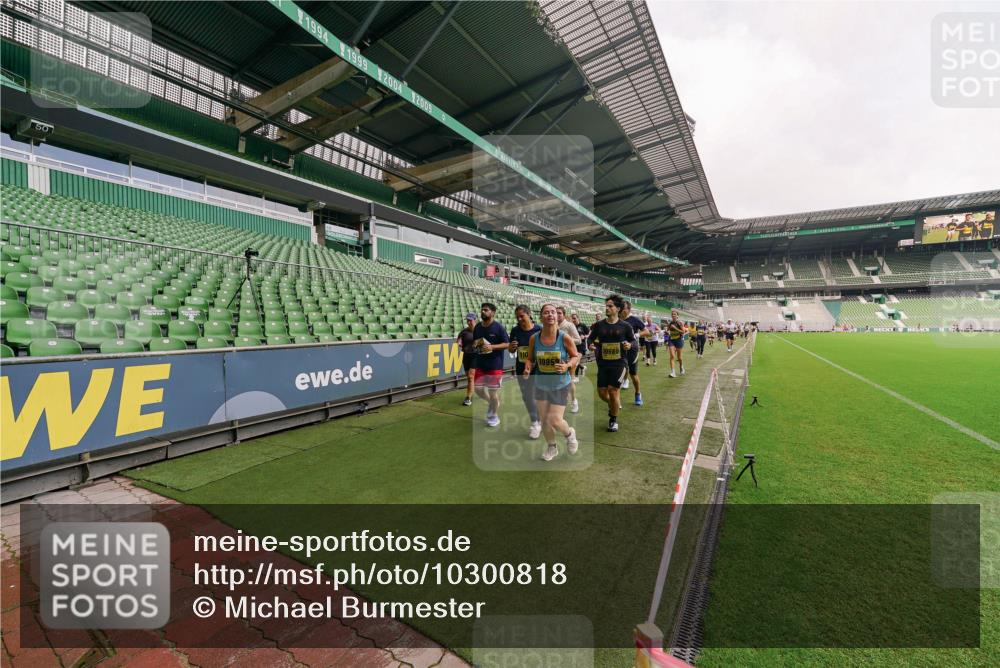 13.09.2026 - 21. swb-Marathon Bremen Michael Burmester http://msf.ph/oto/10300818 13.09.2026 10:41:53 Laufen im Stadion 10148, 10155, 10163, 10247, 10303, 10313, 10330, 10354, 10395, 10396, 10399, 10414, 10419, 10422, 10424, 10455, 10461, 10462, 10483, 10490, 10519, 10527, 10545, 10546, 10547, 10582, 10586, 10611, 10644, 10665, 10694, 10705, 10706, 10719, 10722, 10752, 10766, 10768, 10776, 10804, 10854, 10859, 10889, 10909, 10963, 10977, 11026, 11027, 11041, 11043, 11048, 11078, 11084, 11085, 11090, 11097, 11098, 11140, 11192, 11239 meine-sportfotos.de