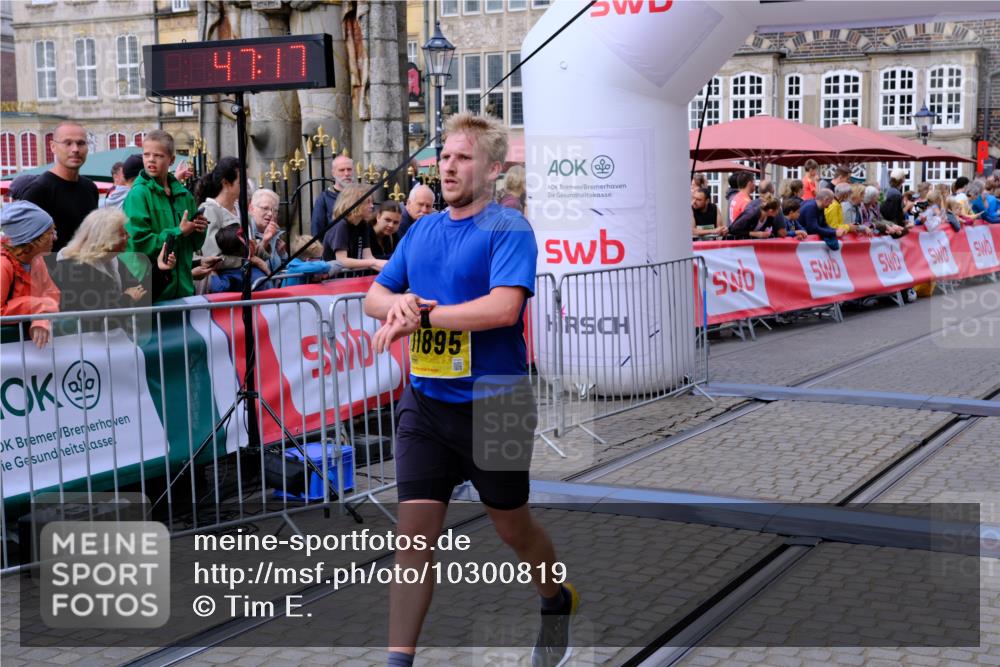 13.09.2026 - 21. swb-Marathon Bremen Tim E. http://msf.ph/oto/10300819 13.09.2026 10:42:34 Ziel 11630, 11895, 12395, 12426, 12525, 13585 meine-sportfotos.de