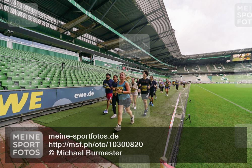 13.09.2026 - 21. swb-Marathon Bremen Michael Burmester http://msf.ph/oto/10300820 13.09.2026 10:41:53 Laufen im Stadion 10148, 10155, 10163, 10247, 10303, 10313, 10330, 10354, 10395, 10396, 10399, 10414, 10419, 10422, 10424, 10455, 10461, 10462, 10483, 10490, 10519, 10527, 10545, 10546, 10547, 10582, 10586, 10611, 10644, 10665, 10694, 10705, 10706, 10719, 10722, 10752, 10766, 10768, 10776, 10804, 10854, 10859, 10889, 10909, 10963, 10977, 11026, 11027, 11041, 11043, 11048, 11078, 11084, 11085, 11090, 11097, 11098, 11140, 11192, 11239 meine-sportfotos.de