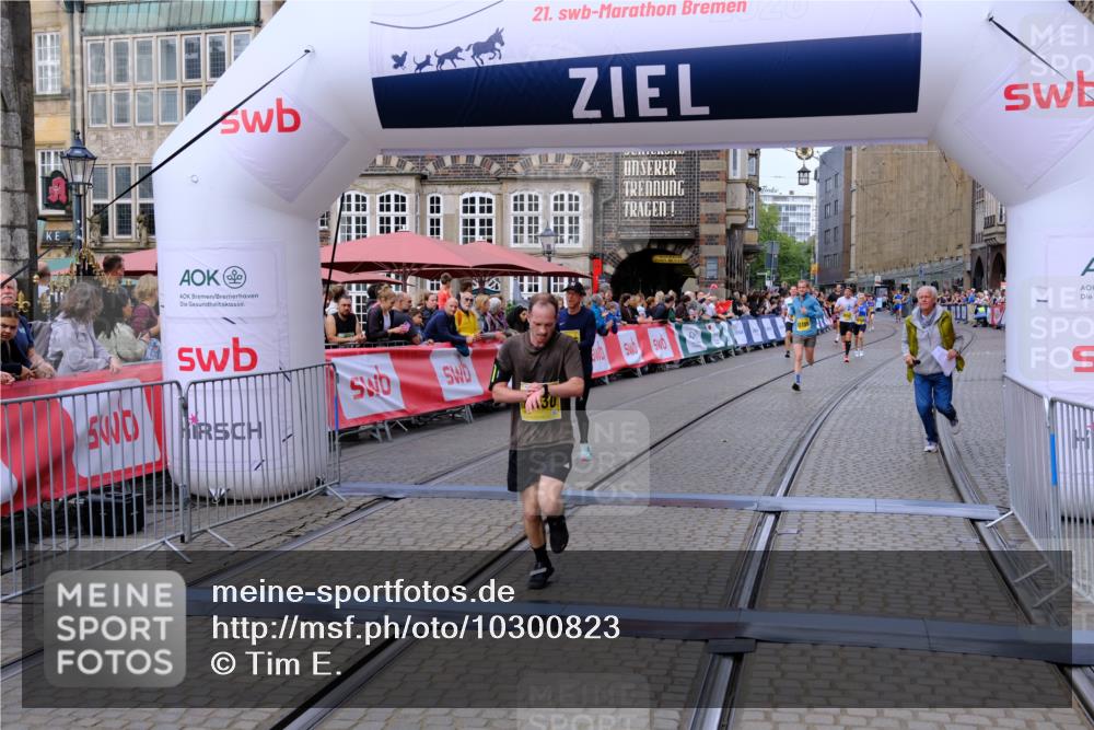 13.09.2026 - 21. swb-Marathon Bremen Tim E. http://msf.ph/oto/10300823 13.09.2026 10:42:38 Ziel 10358, 10632, 10775, 11375, 11630, 11895, 12395, 12525 meine-sportfotos.de