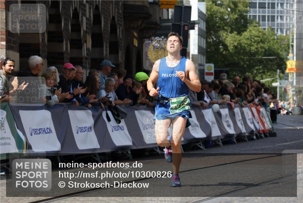 13.09.2026 - 21. swb-Marathon Bremen Strokosch-Dieckow http://msf.ph/oto/10300826 13.09.2026 12:50:33 Ziel 520, 7692, 668, 8075 meine-sportfotos.de