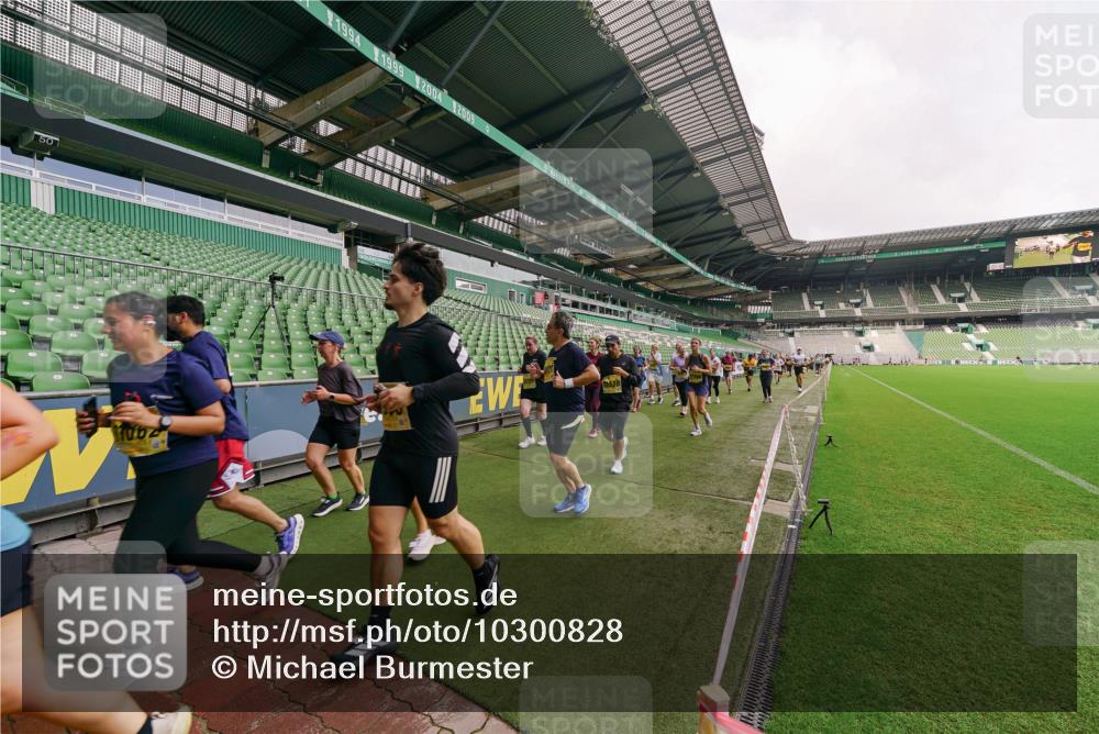 13.09.2026 - 21. swb-Marathon Bremen Michael Burmester http://msf.ph/oto/10300828 13.09.2026 10:41:54 Laufen im Stadion 10148, 10155, 10163, 10247, 10303, 10313, 10330, 10354, 10395, 10396, 10399, 10414, 10419, 10422, 10424, 10455, 10461, 10462, 10483, 10490, 10519, 10527, 10545, 10546, 10547, 10582, 10586, 10611, 10644, 10665, 10694, 10705, 10706, 10719, 10722, 10752, 10766, 10768, 10776, 10804, 10854, 10859, 10889, 10909, 10963, 10977, 11026, 11027, 11041, 11043, 11048, 11078, 11084, 11085, 11090, 11097, 11098, 11140, 11192, 11239 meine-sportfotos.de