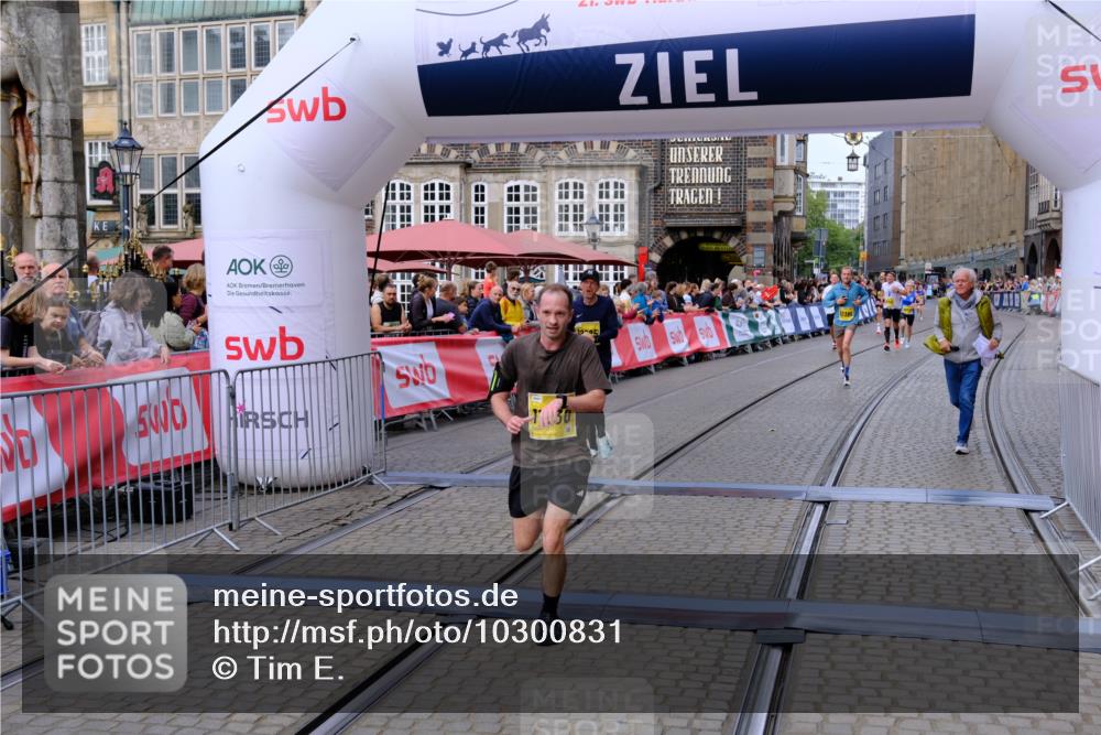 13.09.2026 - 21. swb-Marathon Bremen Tim E. http://msf.ph/oto/10300831 13.09.2026 10:42:38 Ziel 10358, 10632, 10775, 11375, 11630, 11895, 12395, 12525 meine-sportfotos.de