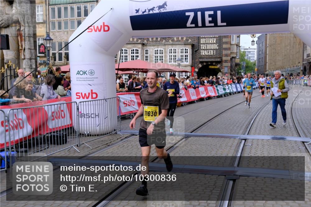 13.09.2026 - 21. swb-Marathon Bremen Tim E. http://msf.ph/oto/10300836 13.09.2026 10:42:39 Ziel 10358, 10632, 10775, 11375, 11630, 11895, 12395, 12525 meine-sportfotos.de